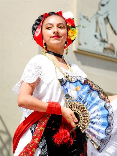 Mexican Folk Costume Mexican Girl In Traditional Costume