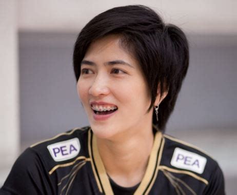ปลื้มจิตร์ ถินขาว หรือ หน่อง เกิดเมื่อวันพุธที่ 9 พฤศจิกายน 2526 ปัจจุบันอายุ 32 ปี เป็นชาวอ่างทองโดยกำเนิด จบมัธยมศึกษาตอนต้นจากโรงเรียนอ่างทอง. เผยโฉมหน้า "แฟน" ของ "ปลื้มจิตร์ ถินขาว" สวยมาก - เรื่อง ...