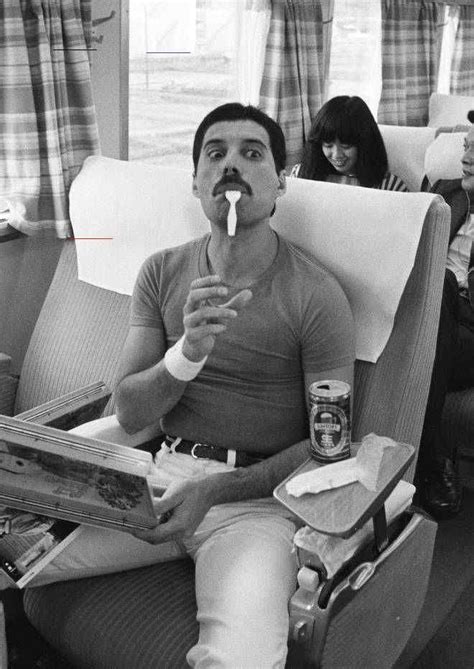 Юлия лос, основатель brandme.agency и brandme.academy, и ния мия. Pin von sophiaa.sxh auf Freddie Mercury in 2020 | Freddie ...