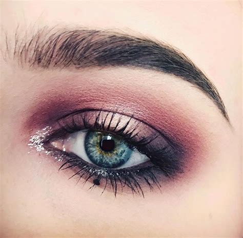 You can't really call yourself a makeup lover until you've mastered the smokey eye look. Pink smokey eye makeup | Pink smokey eye, Pink lips, Eye ...