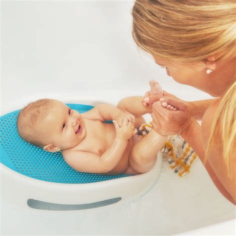 There's nothing cuter than seeing a baby splashing in the bath, soapy suds dotting his chubby folds and dimples. Baby Bath Time Do's and Dont's | The Kiddie Company