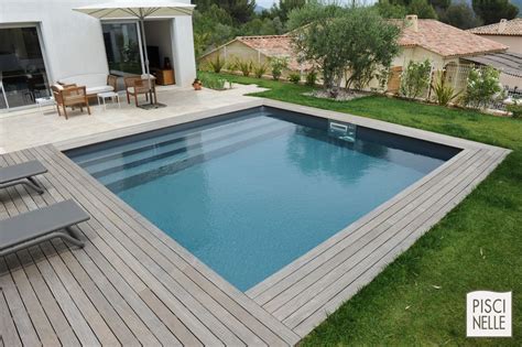 Pour calculer le prix d'une piscine coque, vous devez considérer de nombreux éléments et différents matériaux, voici de quoi y voir plus clair. amenagement piscine carree