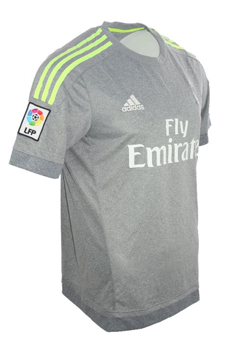 Ganz in schwarz (mit einem grauen streifen am bund) werden die königlichen handschuhträger in. Adidas Real Madrid Trikot 11 Gareth Bale 2015/16 Away Grau ...