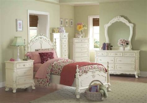 Create a fairy tale bedroom with this disney princess toddler canopy bed from delta children! Cinderella Collection Bedroom Set 1386HE - Casye Furniture