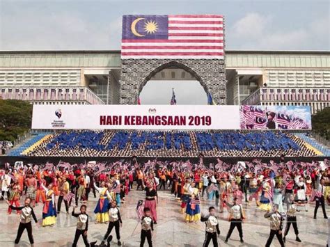 Tema hari kebangsaan dan hari malaysia 2020 yang dipilih pada tahun ini adalah malaysia prihatin seperti diumumkan oleh menteri komunikasi dan sebagai rujukan, tema tahun 2019 adalah sayangi malaysiaku : Raptai penuh Hari Kebangsaan 2019 lancar