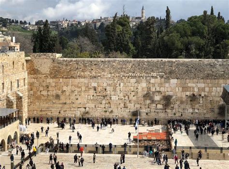 Tourists Guide To Wailing Wall Ancient Shrine In Israel Joys Of