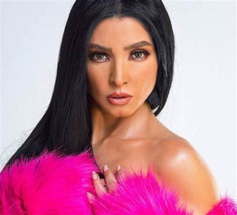 أعلن السيناريست أيمن سلامة، عن تعرض الفنانة روجينا، للإصابة أثناء تصوير مشاهدها ضمن أحداث مسلسل بنت السلطان، والذى تشارك به فى الموسم الرمضانى الحالى. صور: روجينا تشبه نفسها بـ"أنجلينا" والجمهور يسخر "مش عارف ...
