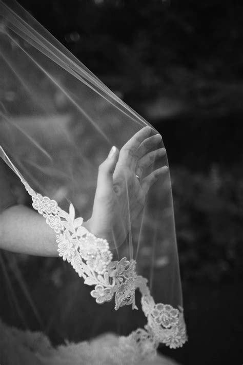 We might be back soon. wedding veil beauty - Anna Kim Photography | Robe de rêve, Dentelle, Robe