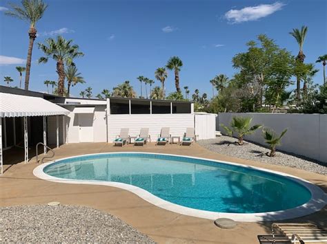 Mid Modern 1958 Meiselman Home Palm Springs Houses For Rent In Palm