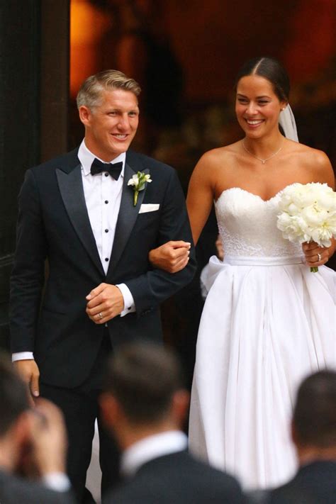 tennis ace ana ivanovic marries footballer bastian schweinsteiger in venice bräutigam outfit