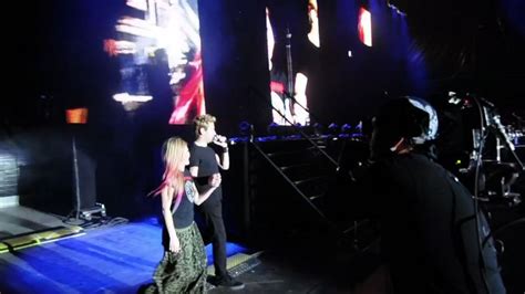 happy birthday serenade with chad kroeger at nickelback concert avril lavigne photo 32327210