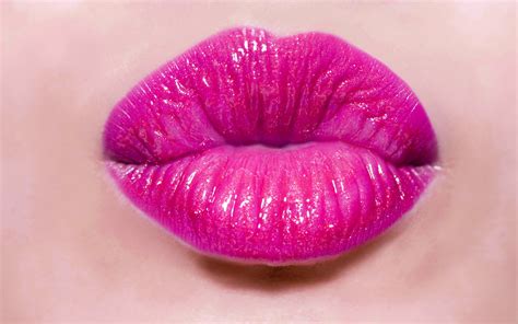 lips pink lips kiss wallpapers pictures photos images lips the bees buzz round your sweet