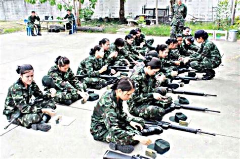 สแกนลายพราง: อุปสรรคของ 'ทหารหญิง' ต่อความก้าวหน้าในกองทัพ - ศูนย์ ...
