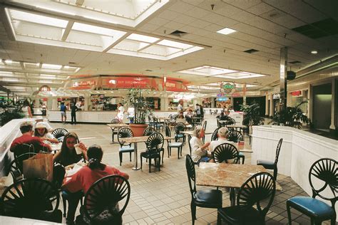 33 Outrageous Pictures Of Shopping Malls During The 90s