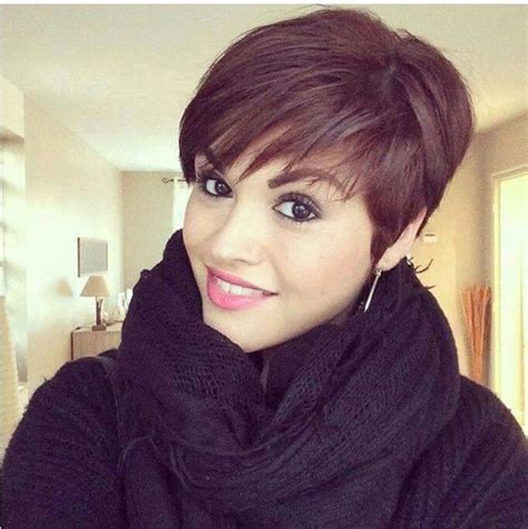 Short hairstyle with long fringe and dimensional hair color. Best 25+ Brunette pixie cut ideas on Pinterest | Pixie ...