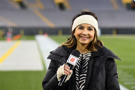 Espn Signs Versatile Reporter Michele Steele To New Multiyear Contract