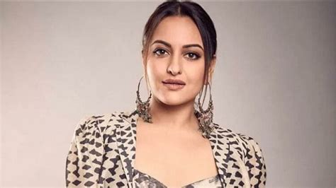 Dahaad Fame Sonakshi Sinha Reveal Why She Chooses Subservient Roles In The Beginning Of Career