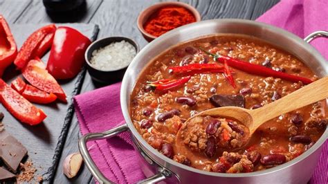 Das rezept für einen leckeren joghurtkuchen mit beeren, ein rezept für einen leckeren kuchen für einen festlichen tisch für das neue jahr zum tee. Rezept aus Punkt 12: Chili con Carne mit Bier und ...