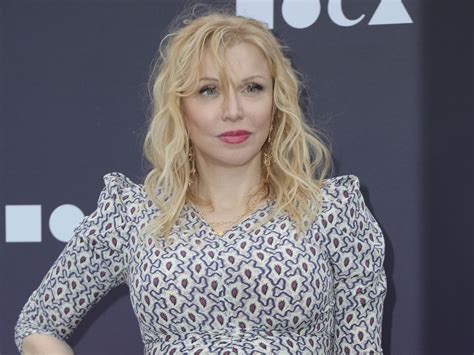 Ende 2020 machte sie die trennung öffentlich. Courtney Love: Emotionale Worte zum 28. Hochzeitstag mit ...