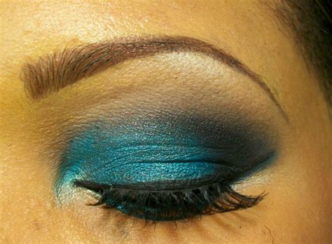 Get the best deals on urban decay eye shadow palettes. Urban Decay Deluxe Shadow Box: Blues Tutorial | Beauty ...
