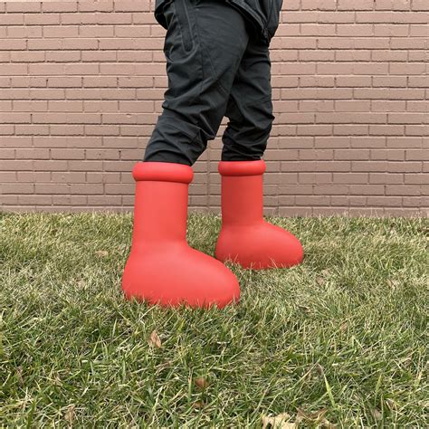 i wore the mschf big red boots this youtuber told us all about his experience obul