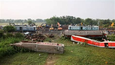 Families Rescuers Search For Victims Of Indias Worst Train Crash In