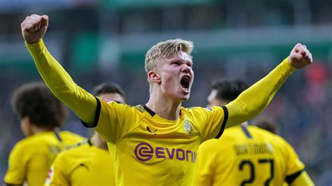 Erling haaland earns £141,000 per week, £7,332,000 per year playing for borussia dortmund as a st (c). Bundesliga | Erling Haaland: Borussia Dortmund's natural ...