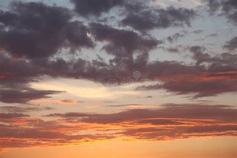 Hermoso Cielo Atardecer Con Textura De Fondo De Nubes Imagen De Archivo Imagen De Hermoso