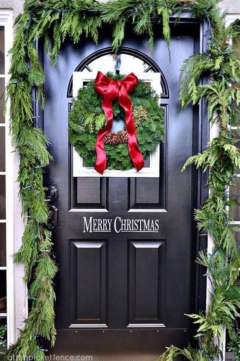 How To Achieve The Perfect Front Door Decor This Christmas