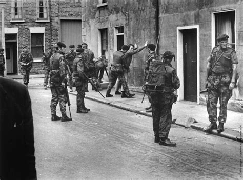 33 Vintage Photographs That Capture The Troubles In Northern Ireland