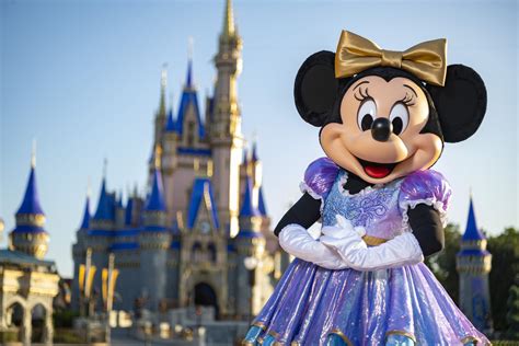 Confira Os Novos Looks De Mickey E Minnie Para Os Anos Do Walt