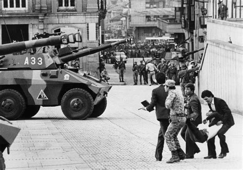 A treinta años del asalto guerrillero al palacio de justicia, colombia recorre el camino para acordar la paz. Armero, una catástrofe que opacó el holocausto del Palacio ...