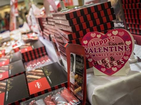 What do japanese give as gifts. In Japan, women give gifts on Valentine's Day. Men ...