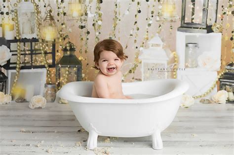 It's a heavy baby bath. "Gatsby" Clawfoot Bath Tub | Clawfoot bathtub, Claw foot ...