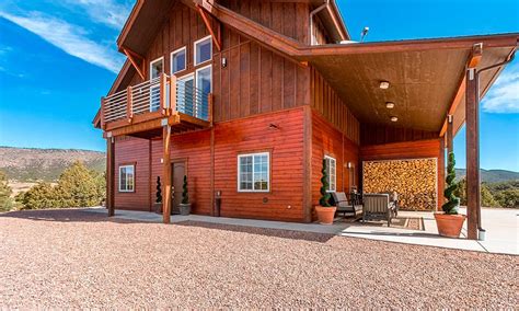 Three story 40 x 48 with two lofts, and living quarters, four horse stalls, tack room and feed room. 10 Barns With Living Quarters That Every Cowgirl Will Love ...