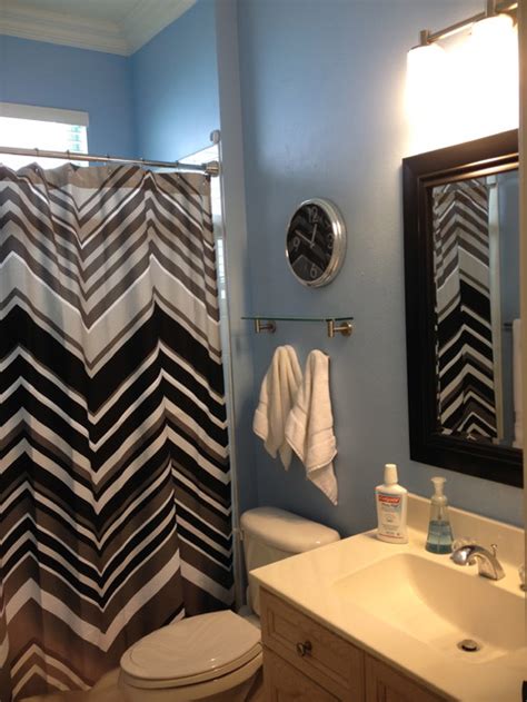 When it comes to decorating the boys room the first thing we must consider is their personality. Paint Color: teenage boys' bathroom