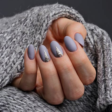 Manicure hybrydowy na imprezę 5 trendów które zawsze się sprawdzają