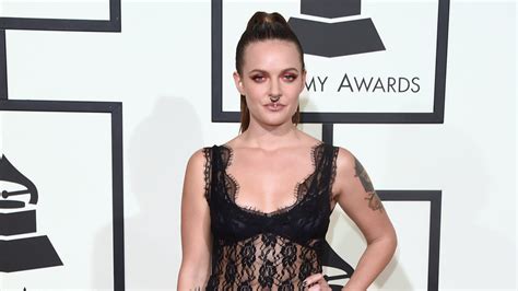 Tove Lo Goes Nude At Grammys And You Can Do It Too La Story Com My