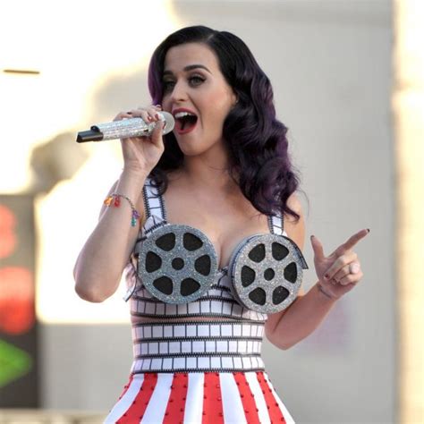 Katy Perry Actuando En El Estreno De Su Documental Katy Perry Part Of