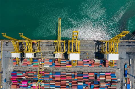 Containerterminal En Kraan Op Zee Stock Afbeelding Image Of China Houder