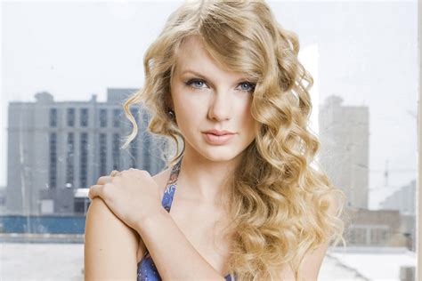 Taylor Swift Women Singer Blonde Blue Eyes Outdoors City Curly Hair