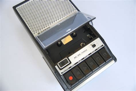 Sanyo Vintage Portable Cassette Tape Recorder Player Model M2511 Retro Analogue Player Audio