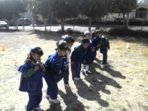 • incluimos experiencias curriculares utilizando juegos, arte, música, actividades de juego que estimulen y fomenten la creatividad, la cooperación y maduración social. JUEGO PARA PREESCOLAR EL PAPÁ OSO. - YouTube