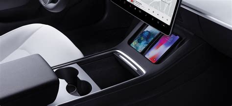 For a car with such a great interior, the interior ambient lighting could be upgraded to be more in line with the futuristic and advanced look. La nouvelle Tesla Model 3 livrée avec un bonus (+tuto)