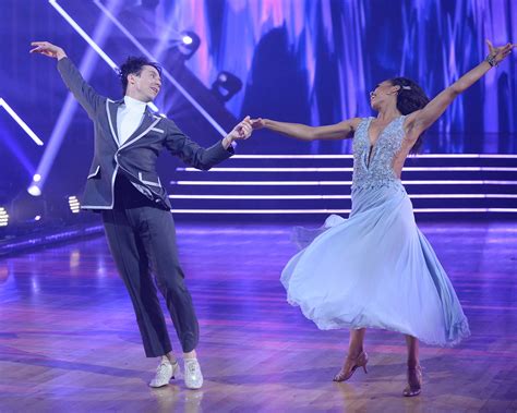 Monday Ratings Abc S Dancing With The Stars Ties Nbc S The Voice In Adults 18 49
