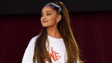 Ariana Grande Looks Nearly Unrecognizable As A Blonde For British Vogue See Her New Look