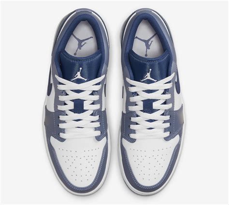 人気商品の Nike Air Jordan 1 Low White Steel Blue