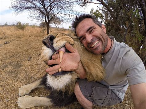 Snapping Selfies With Wild Animals Is A New Trend Brain