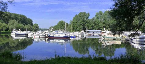 So wurden aus einem fahrzeug, das vor einer. Rhein-Yacht-Club Mondorf