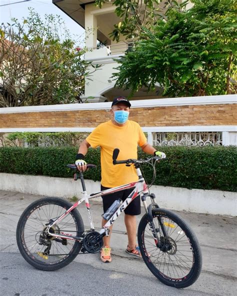 ลูกสาว ' น้าค่อม ' สะอื้นเล่าอาการป่วยพ่อ วอนขอความช่วยเหลือ (คลิป). น้าค่อมติดโควิดอีกราย ลูกสาวห่วงพ่อมีโรคประจำตัว!